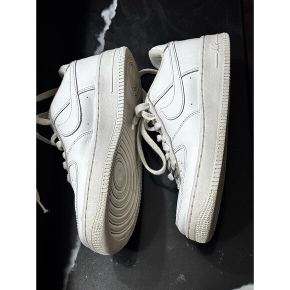 Nike Air Force 1 Low (GS) Youth's Sz 4Y Sneakers Triple White - Picture 4 of 9